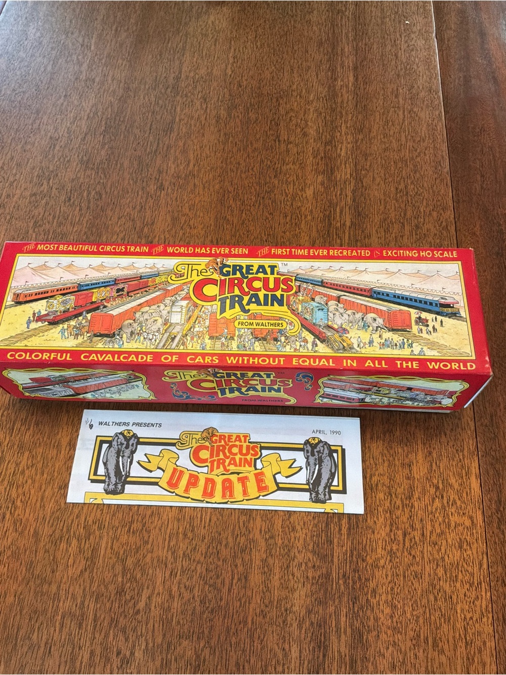 DECOR WALTHER The Great Circus Train Box in Red and Yellow